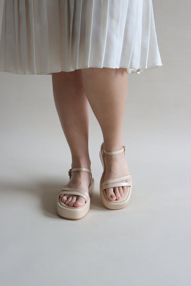Tori Flatform Sandals (Toffee) - Our Daily Avenue